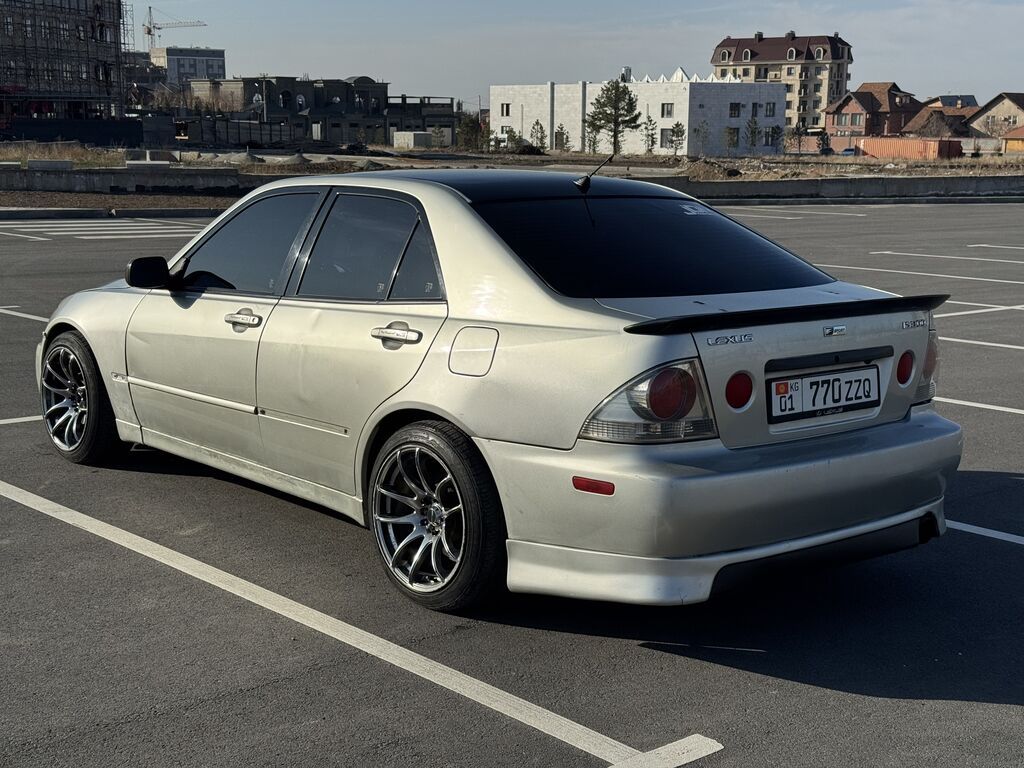 Lexus IS