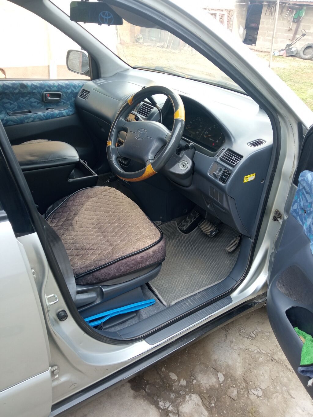 Toyota Ipsum
