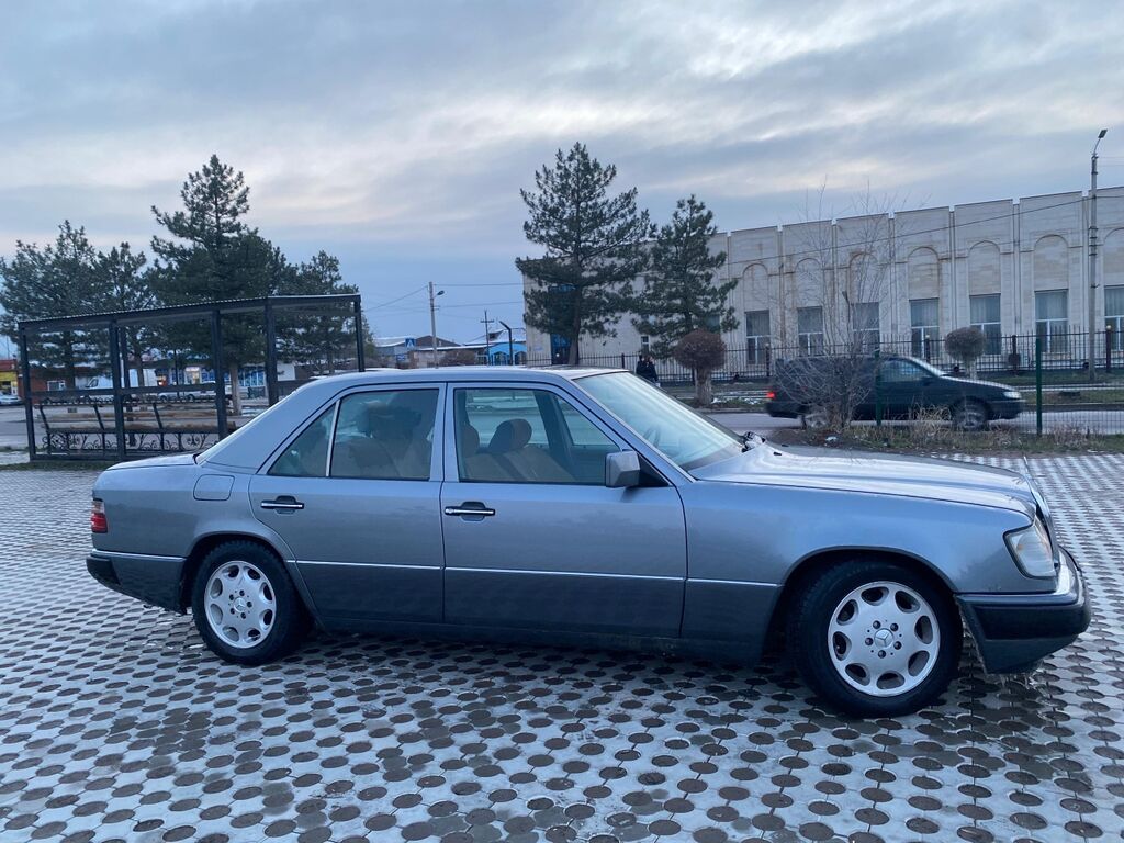 Mercedes-Benz W124