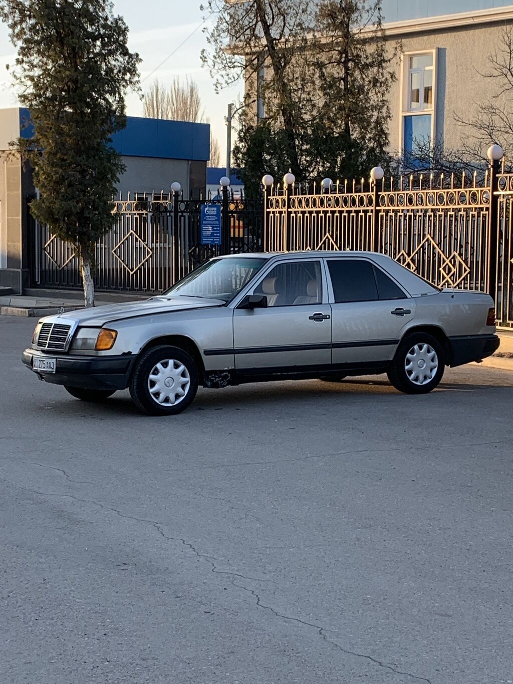 Mercedes-Benz W124