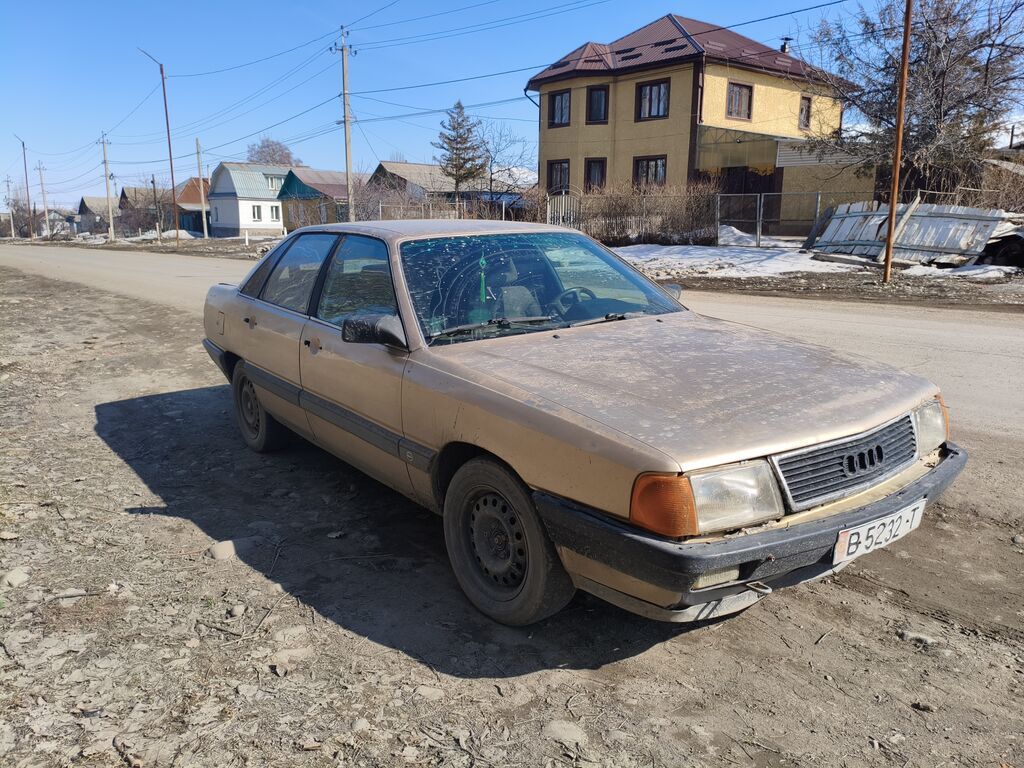 Audi 100