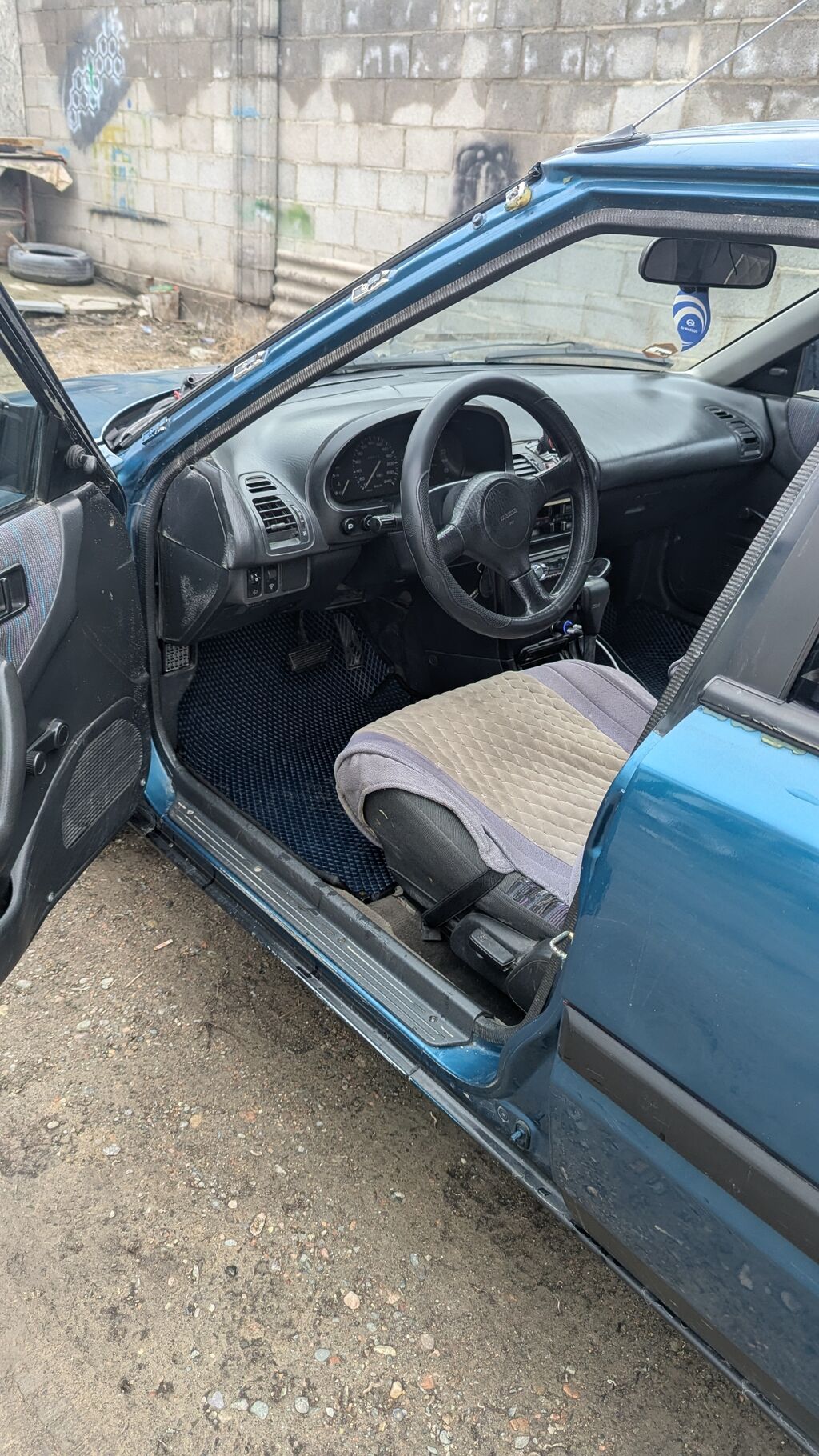 Mazda 323