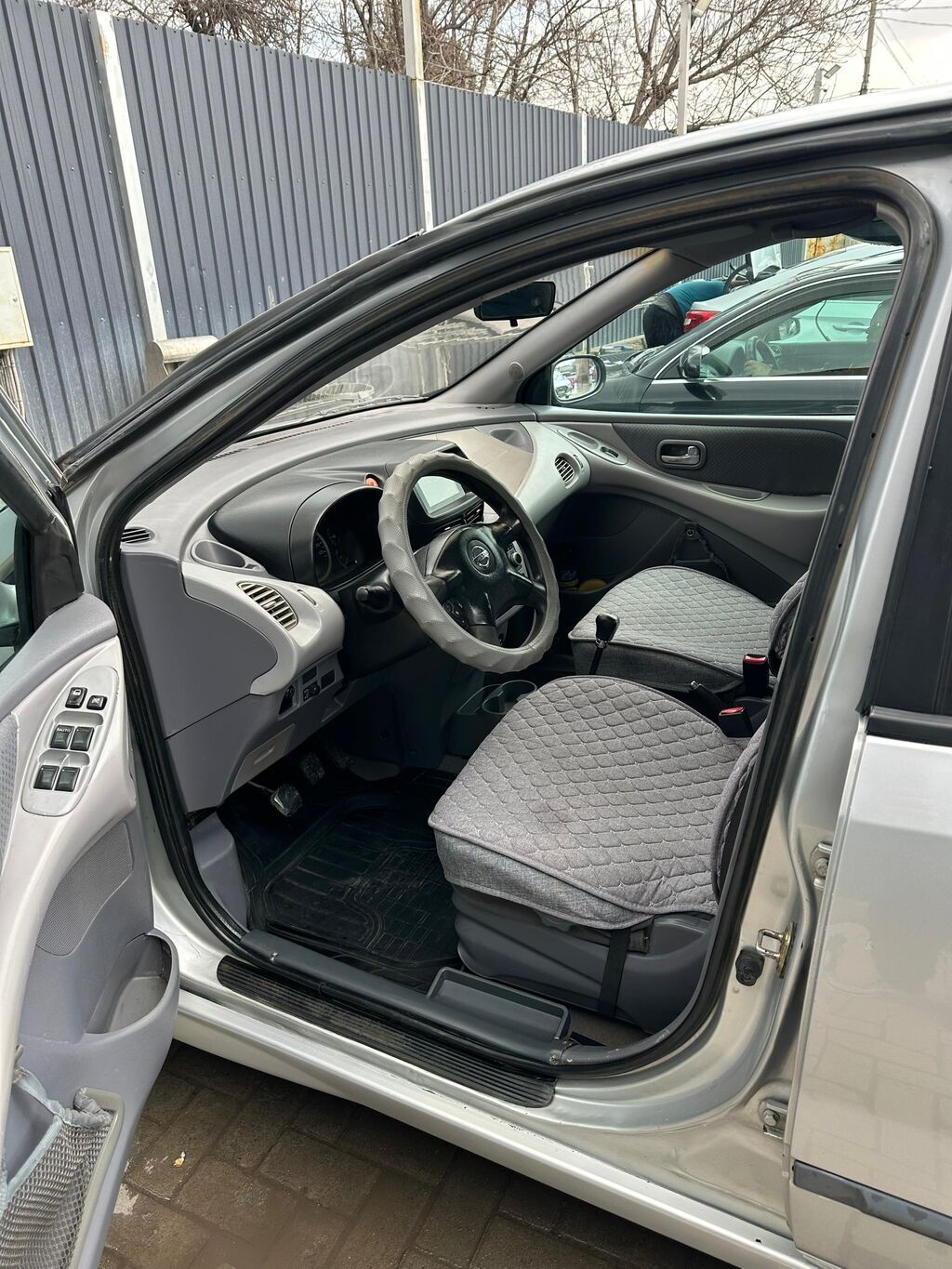 Nissan Almera Tino