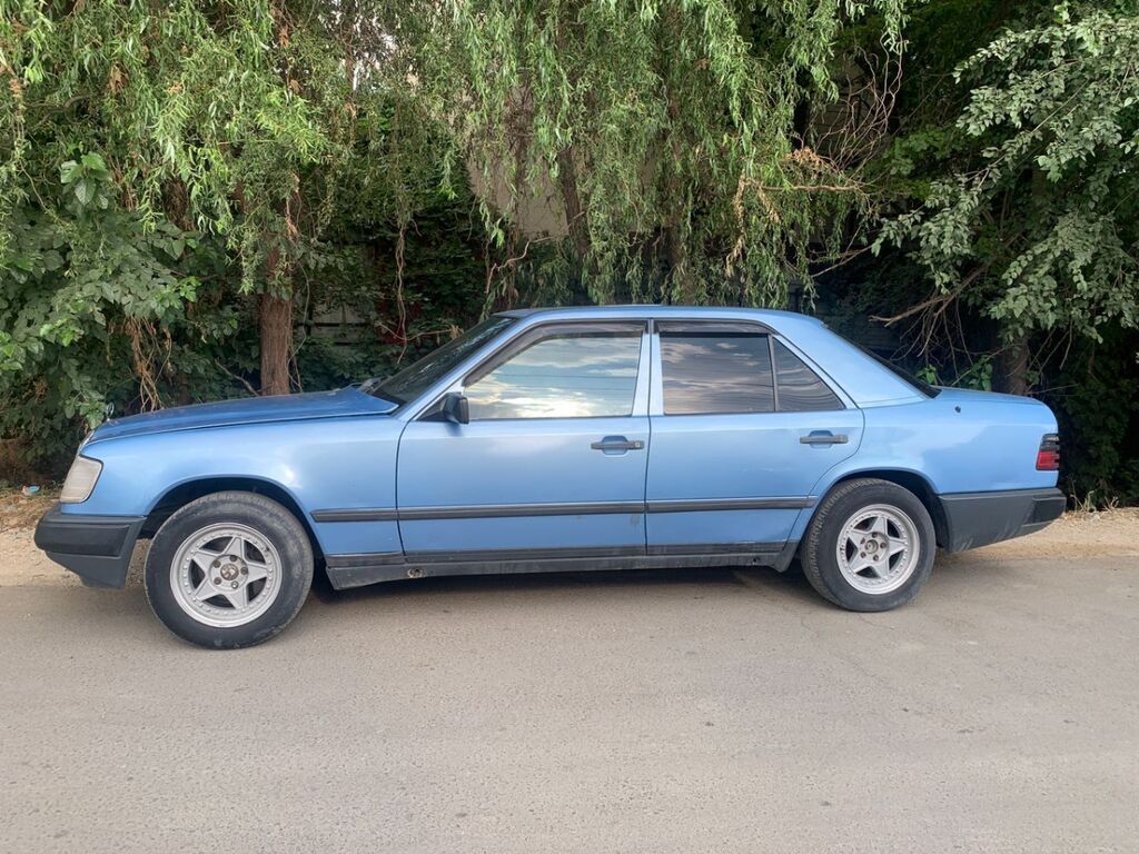 Mercedes-Benz W124