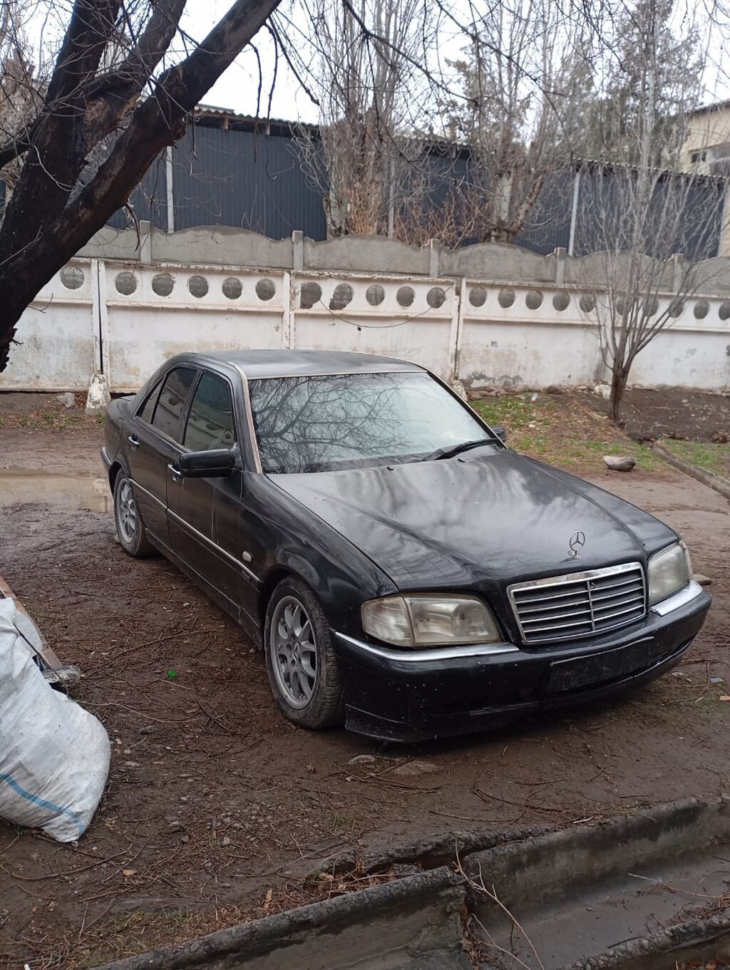 Mercedes-Benz 220