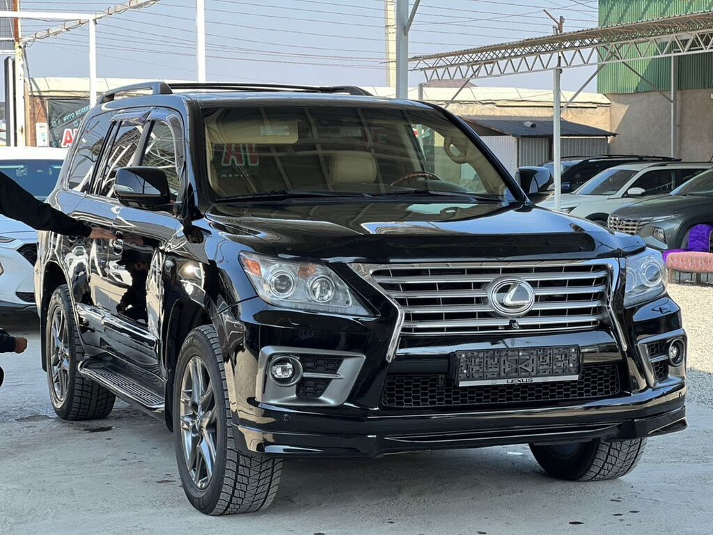 Lexus LX