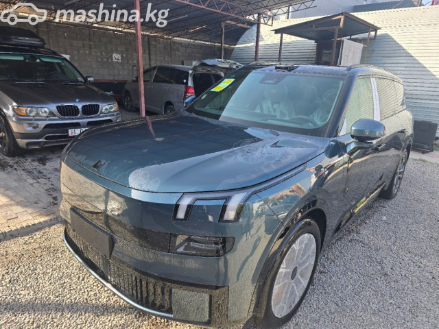 Lynk &amp; Co 900