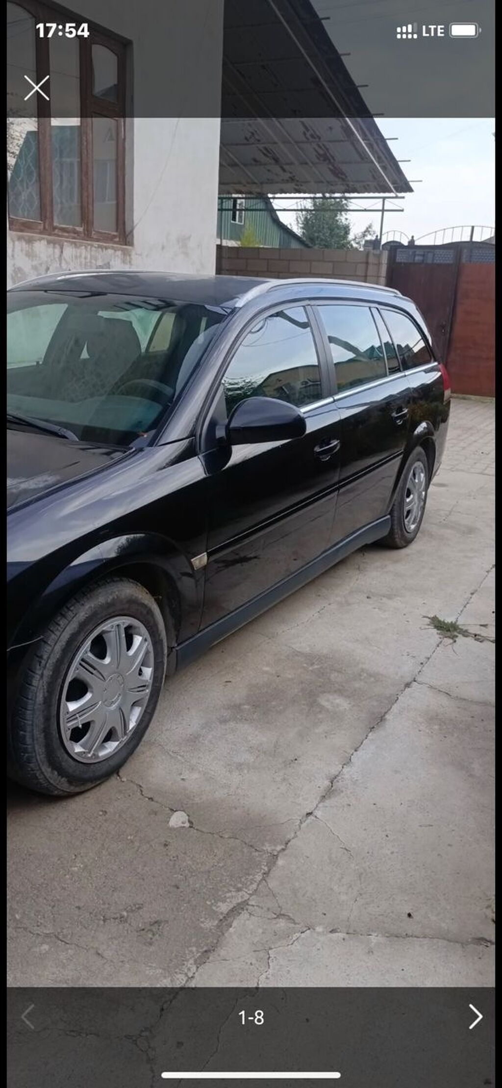 Продаётся универсал чёрного цвета. Просторный кузов с рейлингами на