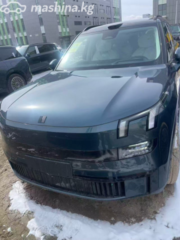 Lynk &amp; Co 900