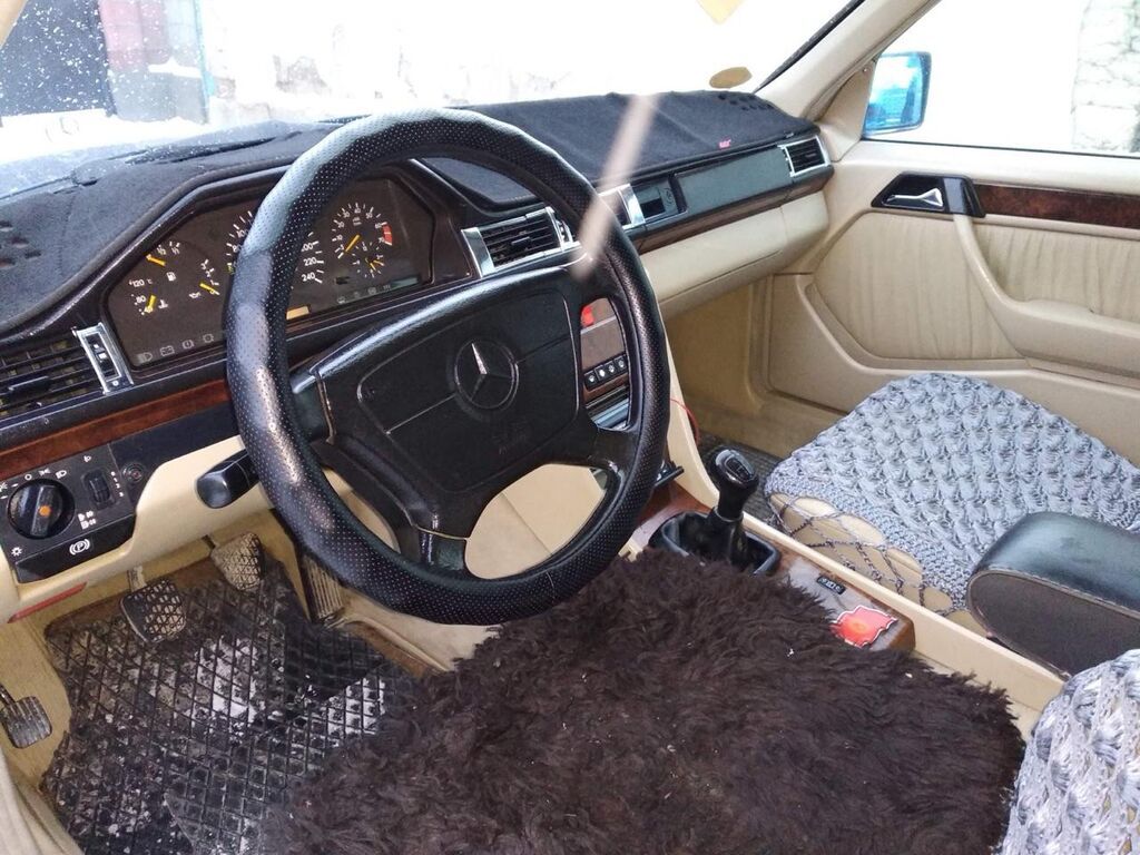 Mercedes-Benz 220