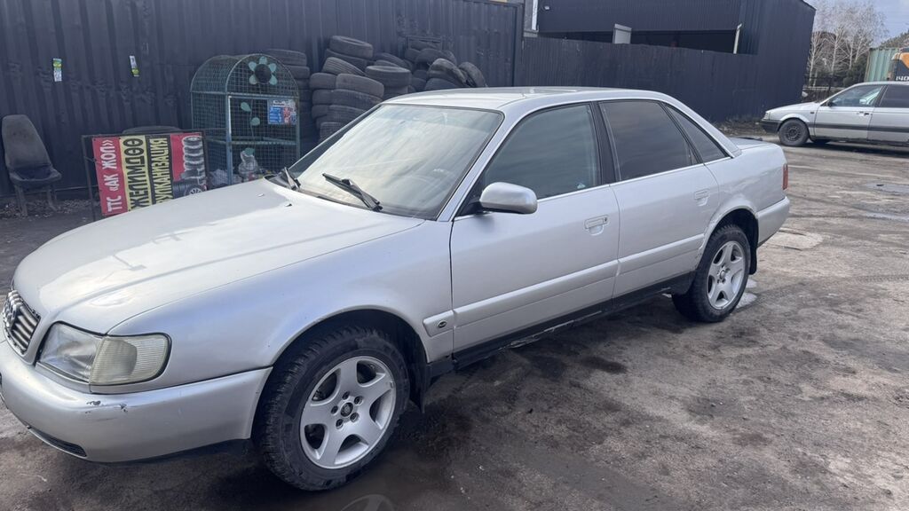Audi 100