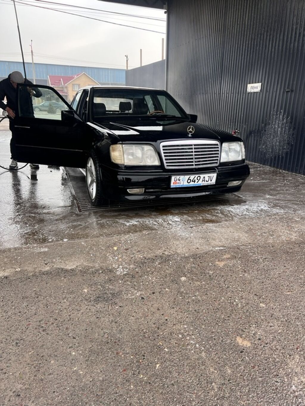 Mercedes-Benz W124