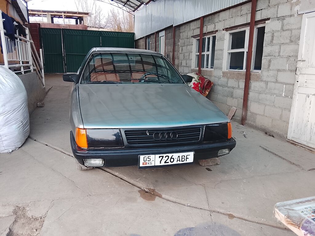 Audi 100