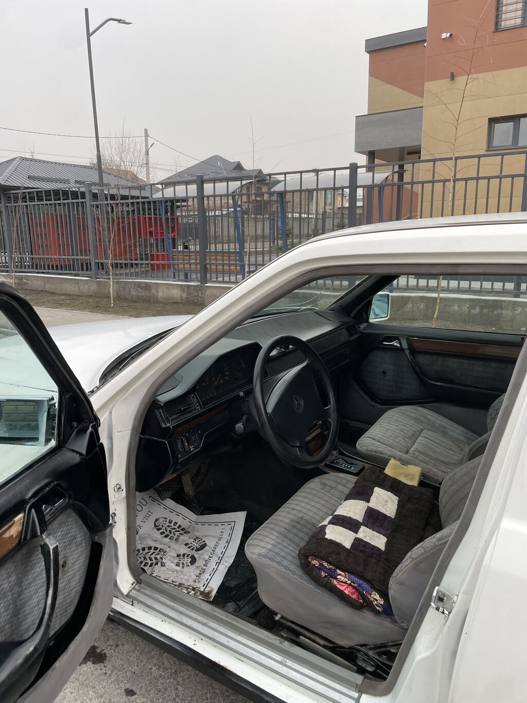 Mercedes-Benz W124