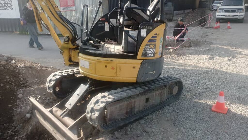 Экскаватор komatsu 2 сатылат портери менен 
Суйлошуу жолдору бар