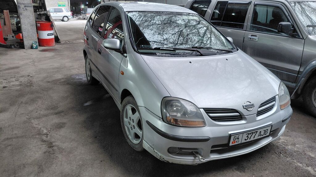 Nissan Almera Tino