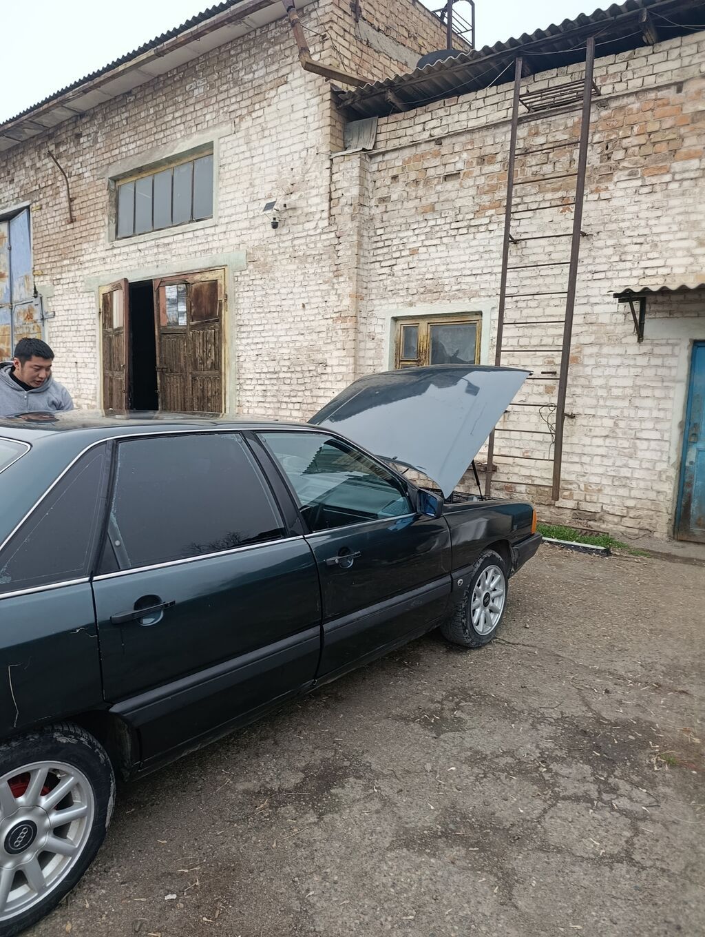 Audi 100