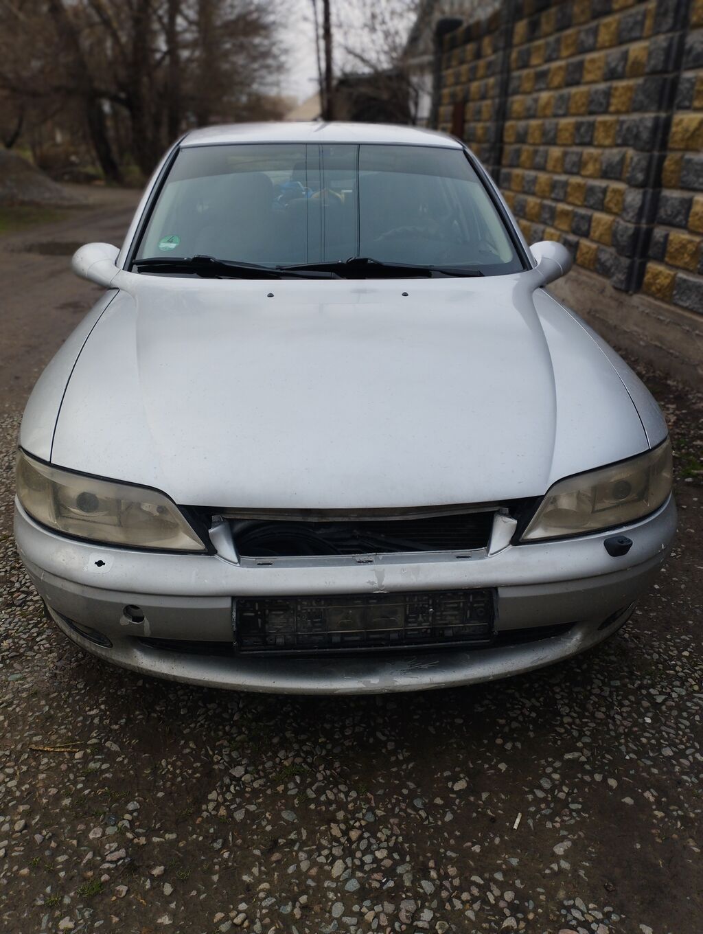 Продаётся Опель вектра серебристого цвета, Опель вектра в хорошем