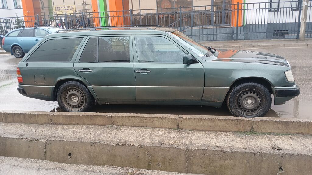 Mercedes-Benz W124
