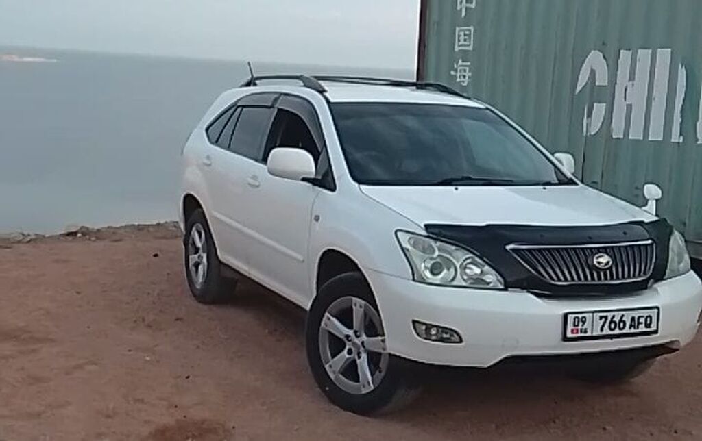 Кроссовер (белый, 5‑дверный) с правым рулём. Срочно!! Срочно!! Продаю