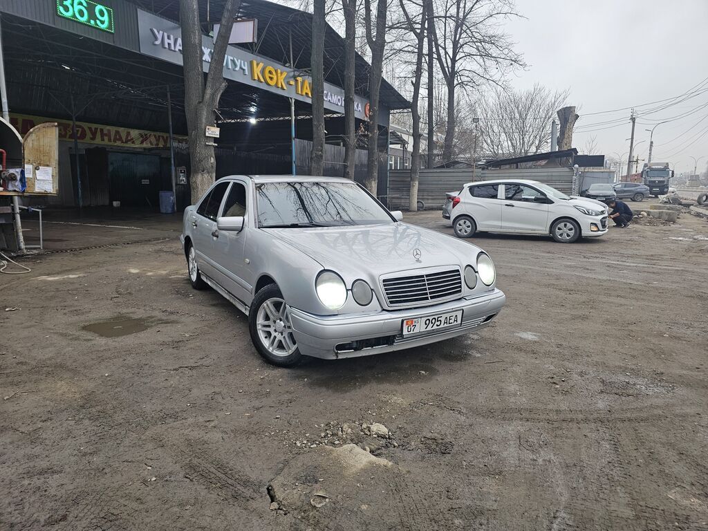 Mercedes-Benz 220