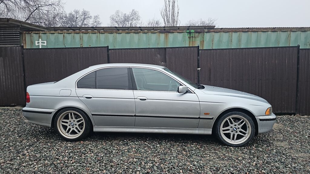 BMW 523