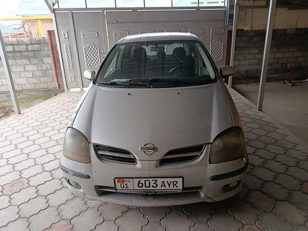 Nissan Almera Tino