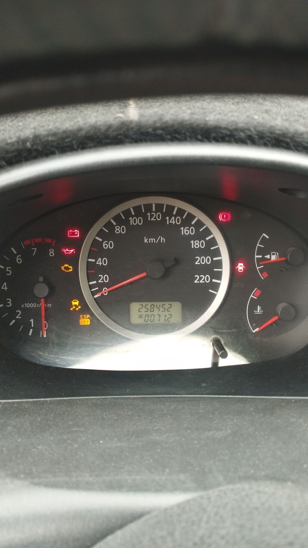 Nissan Almera Tino
