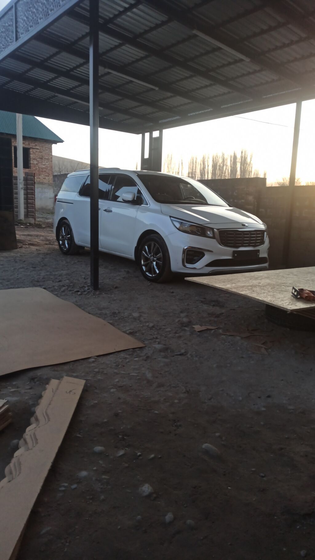 Kia Carnival