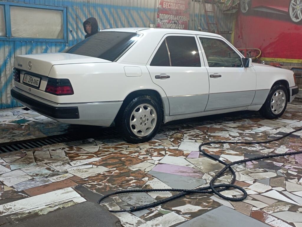 Mercedes-Benz W124