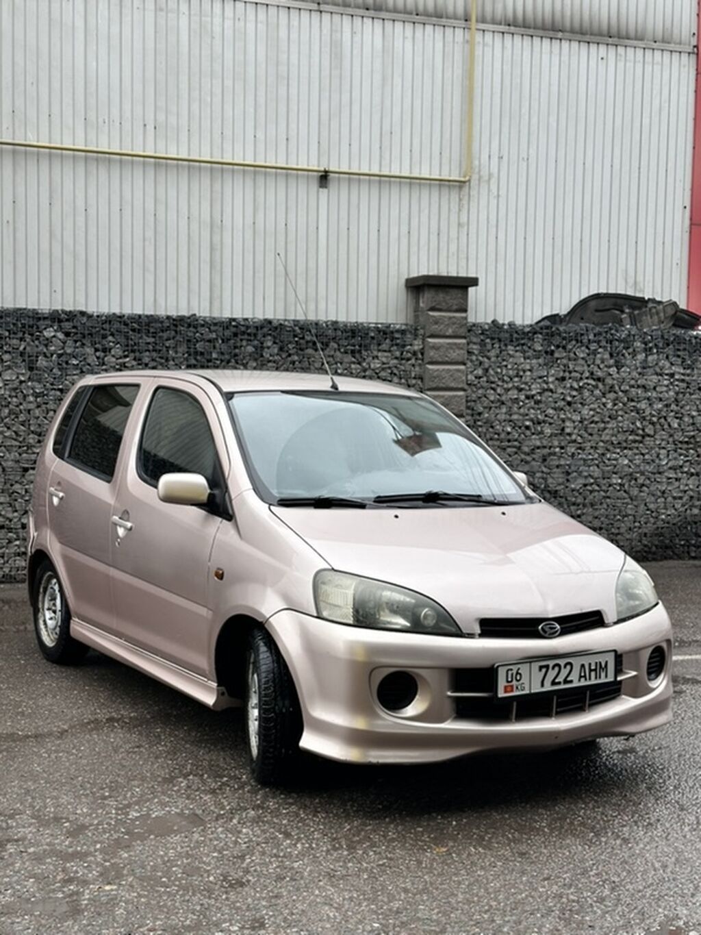 Daihatsu YRV