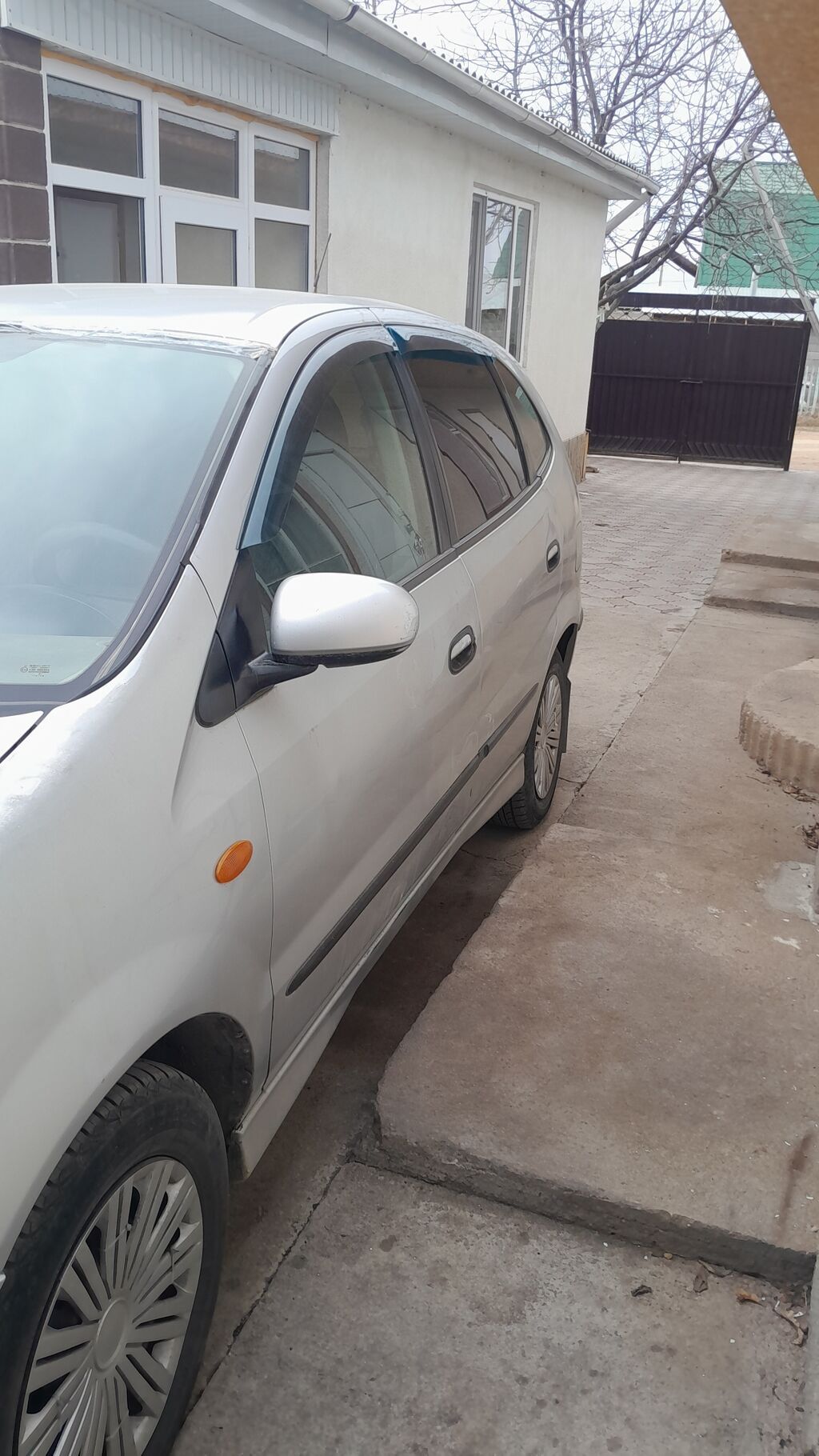 Nissan Almera Tino