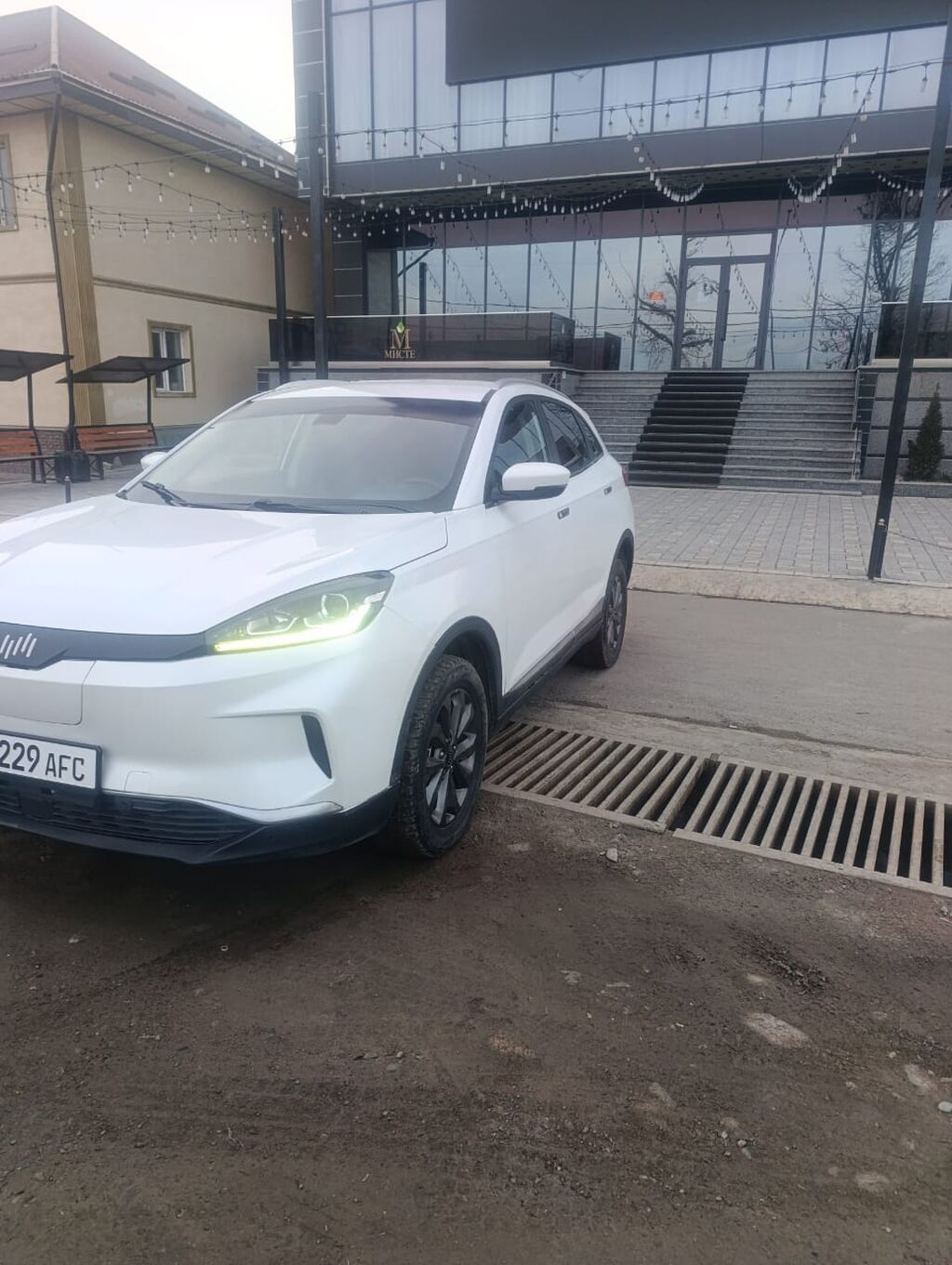 Weltmeister EX5, 2020 г., 107000 км, Передний