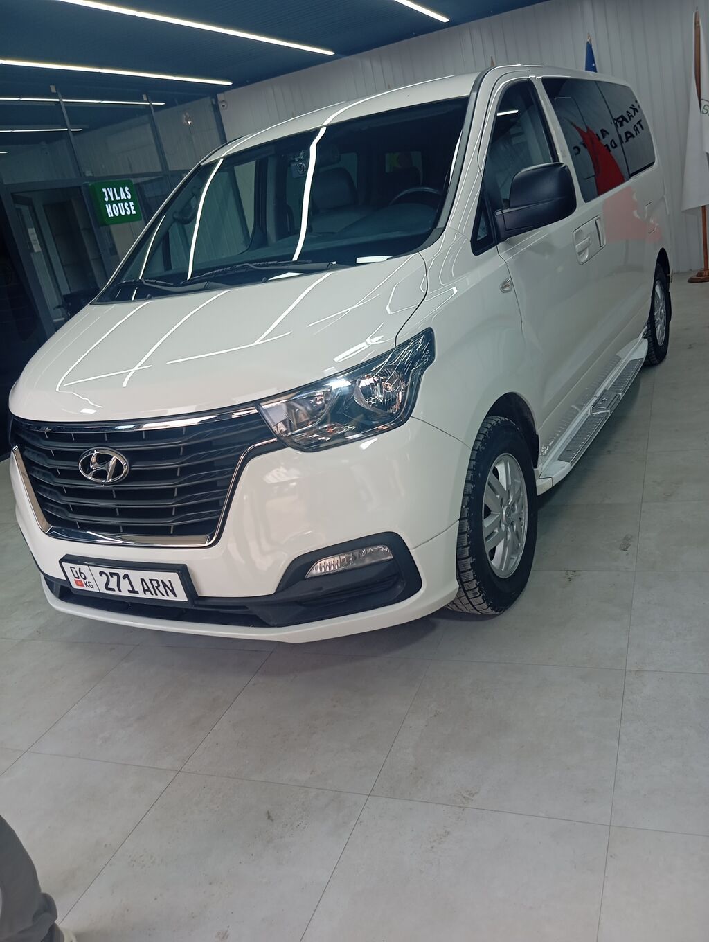 Hyundai H-1