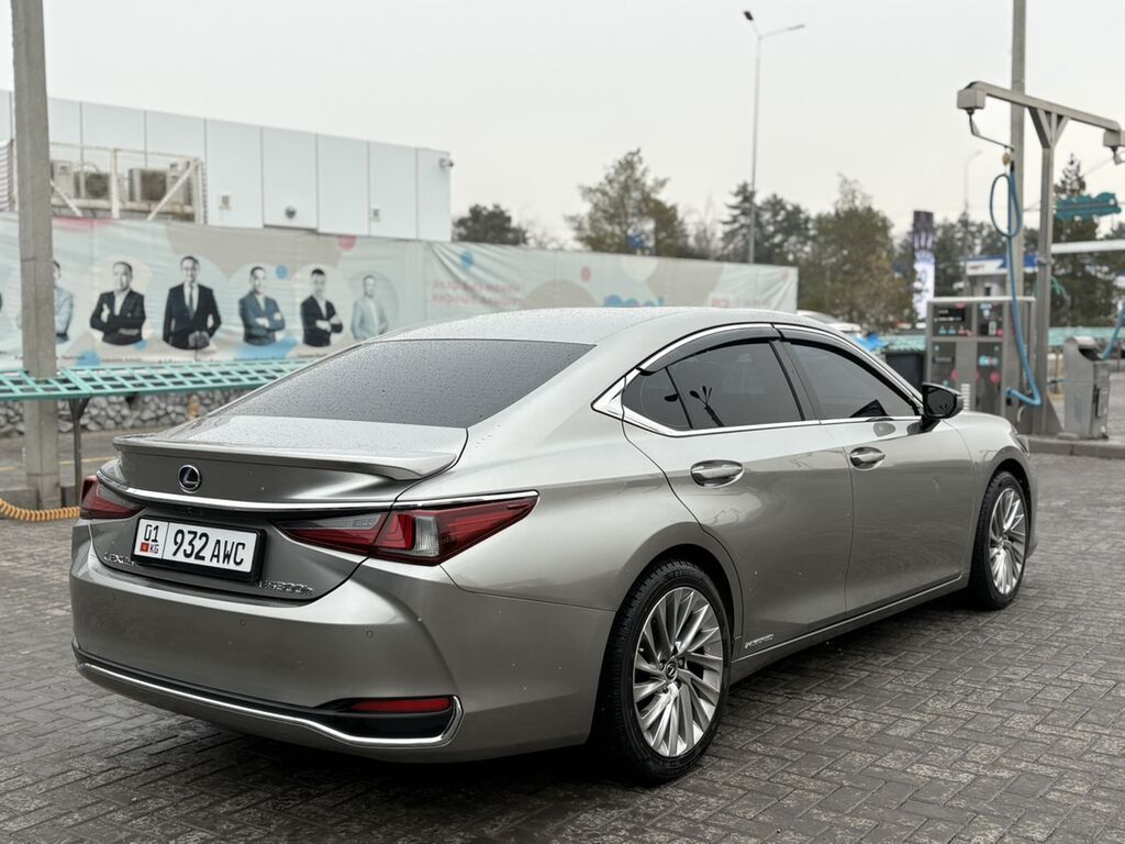 Lexus ES