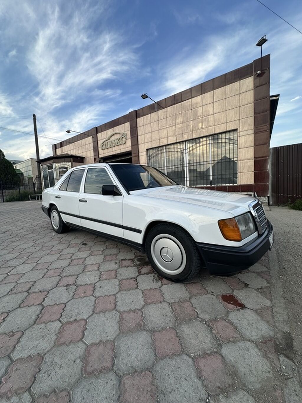 Mercedes-Benz W124