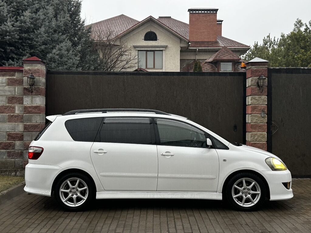 Toyota Ipsum