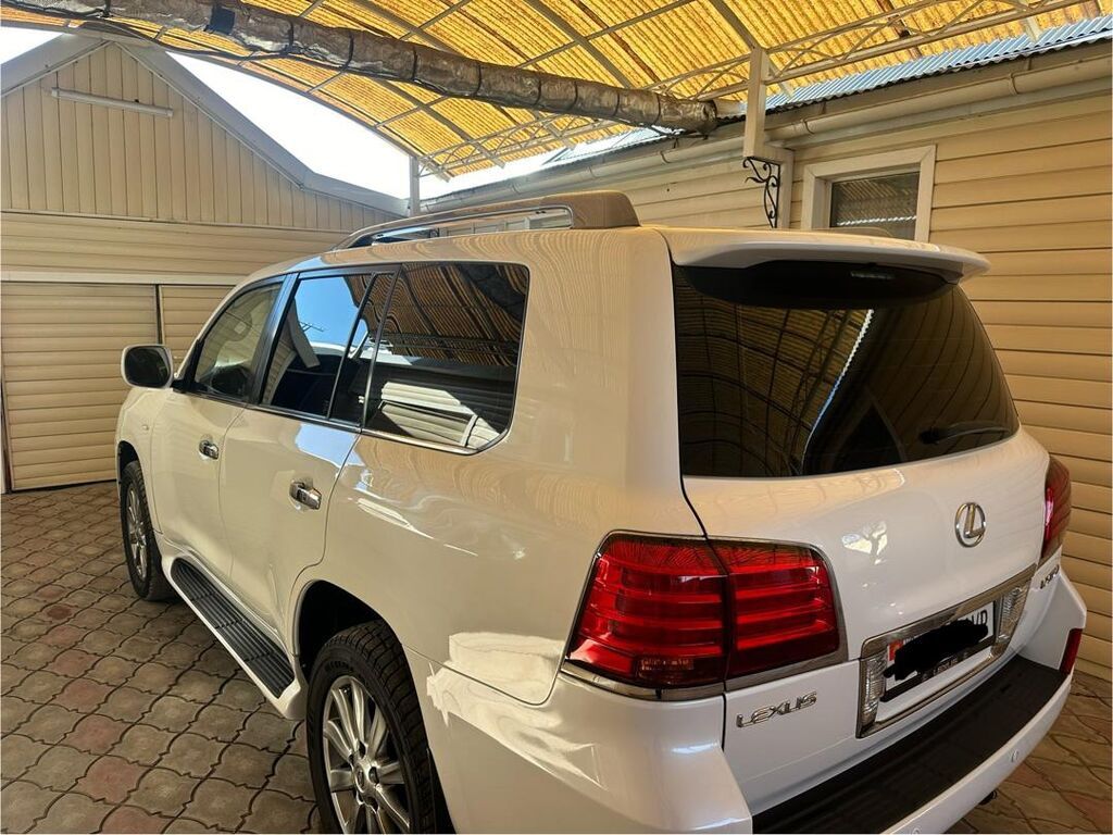 Lexus LX