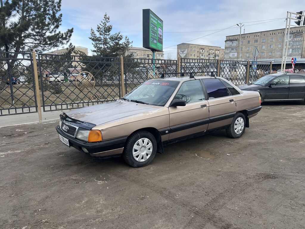 Audi 100