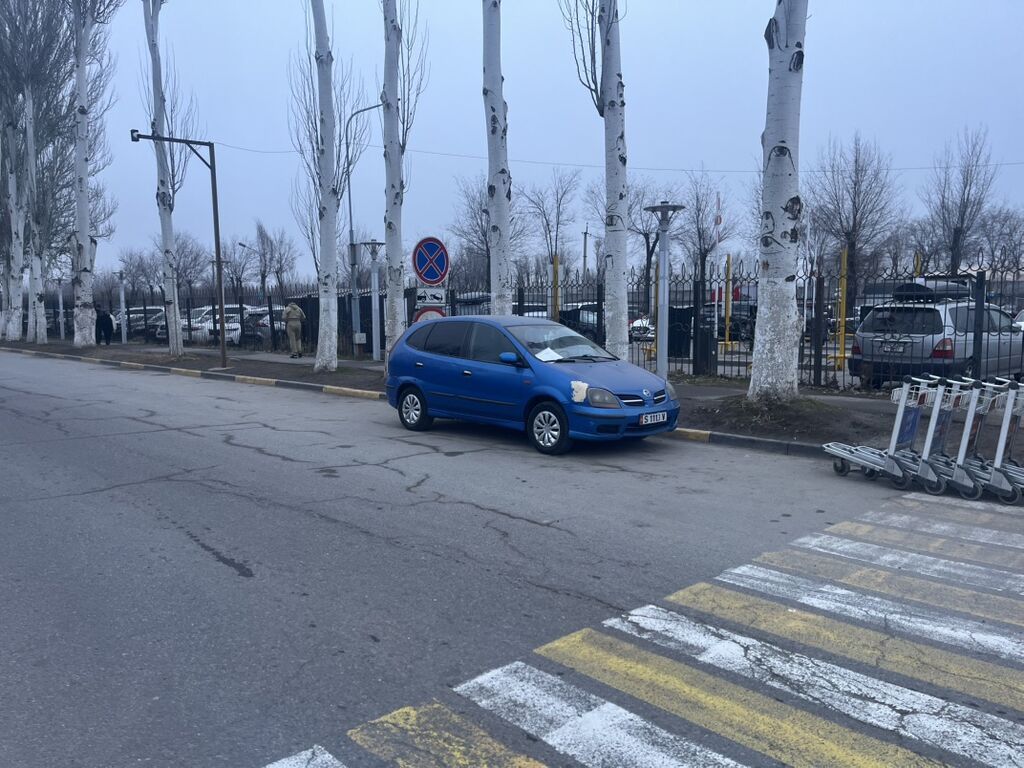 Nissan Almera Tino