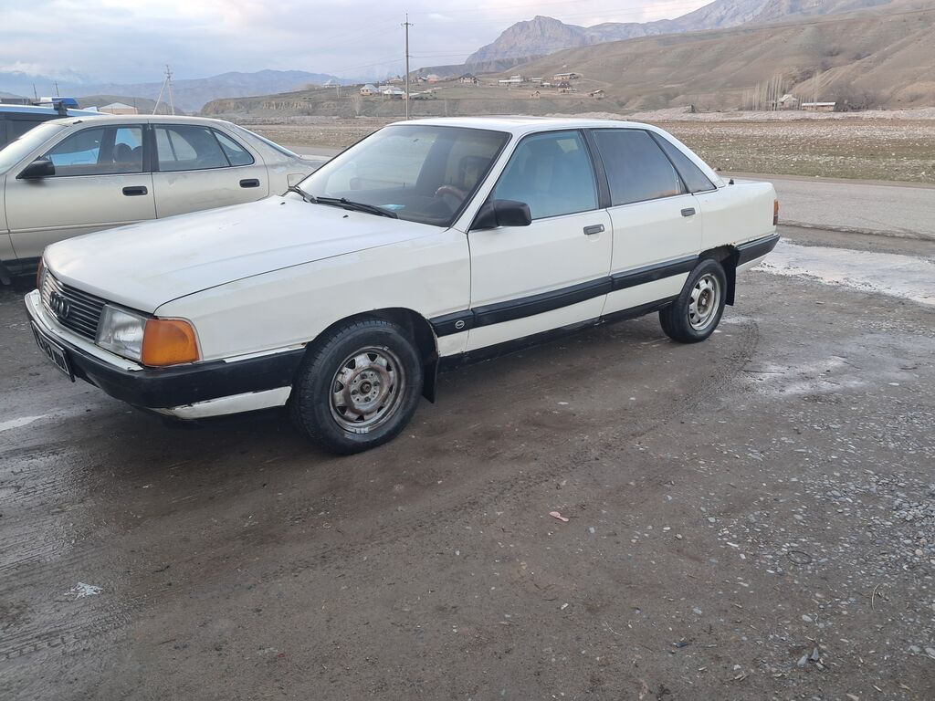 Audi 100