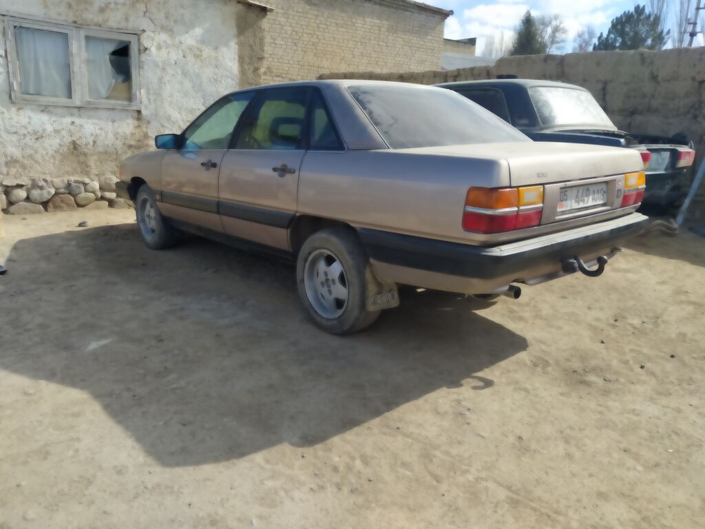 Audi 100