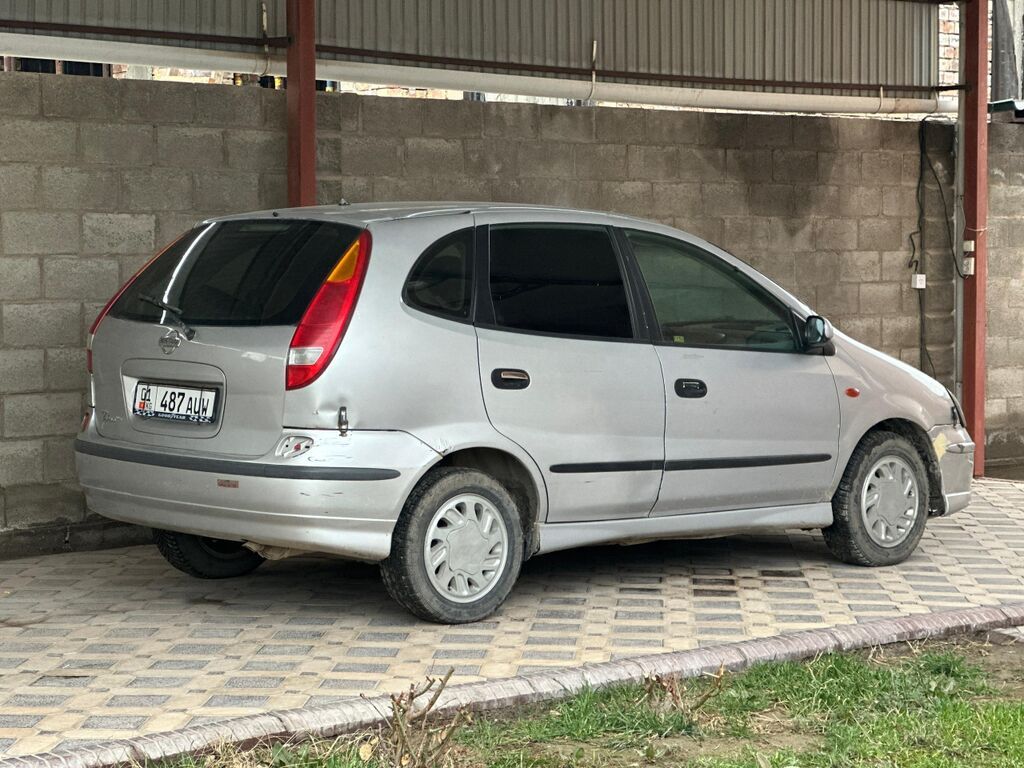 Nissan Almera Tino