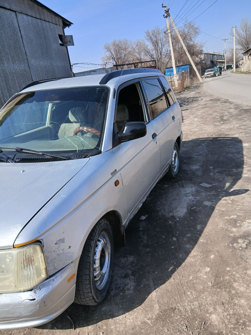 Продам универсал Daihatsu продаётся куплена недавно троит но едет
