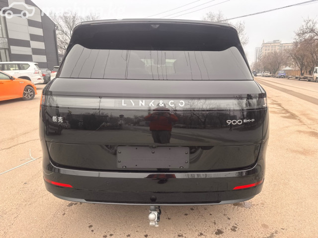 Lynk &amp; Co 900