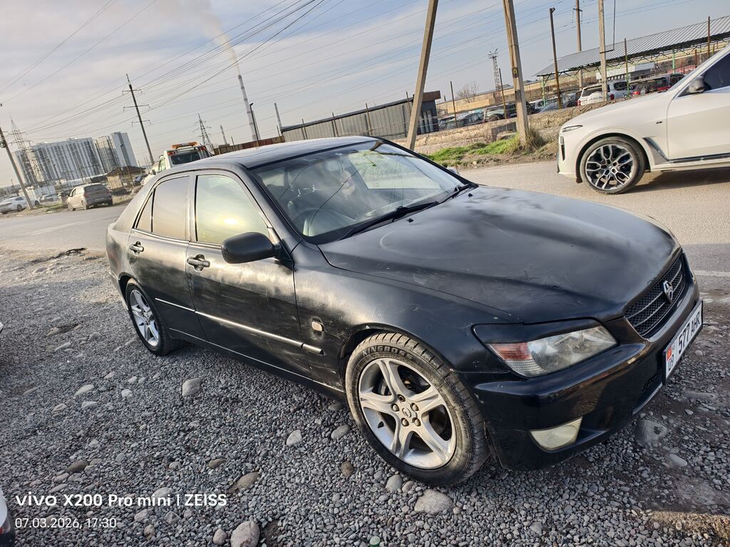 Lexus IS
