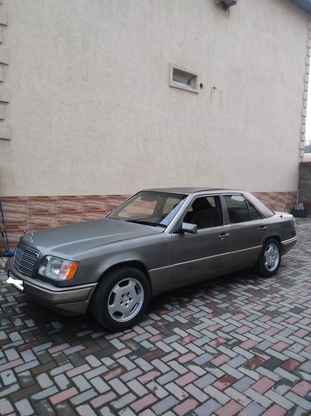 Mercedes-Benz W124