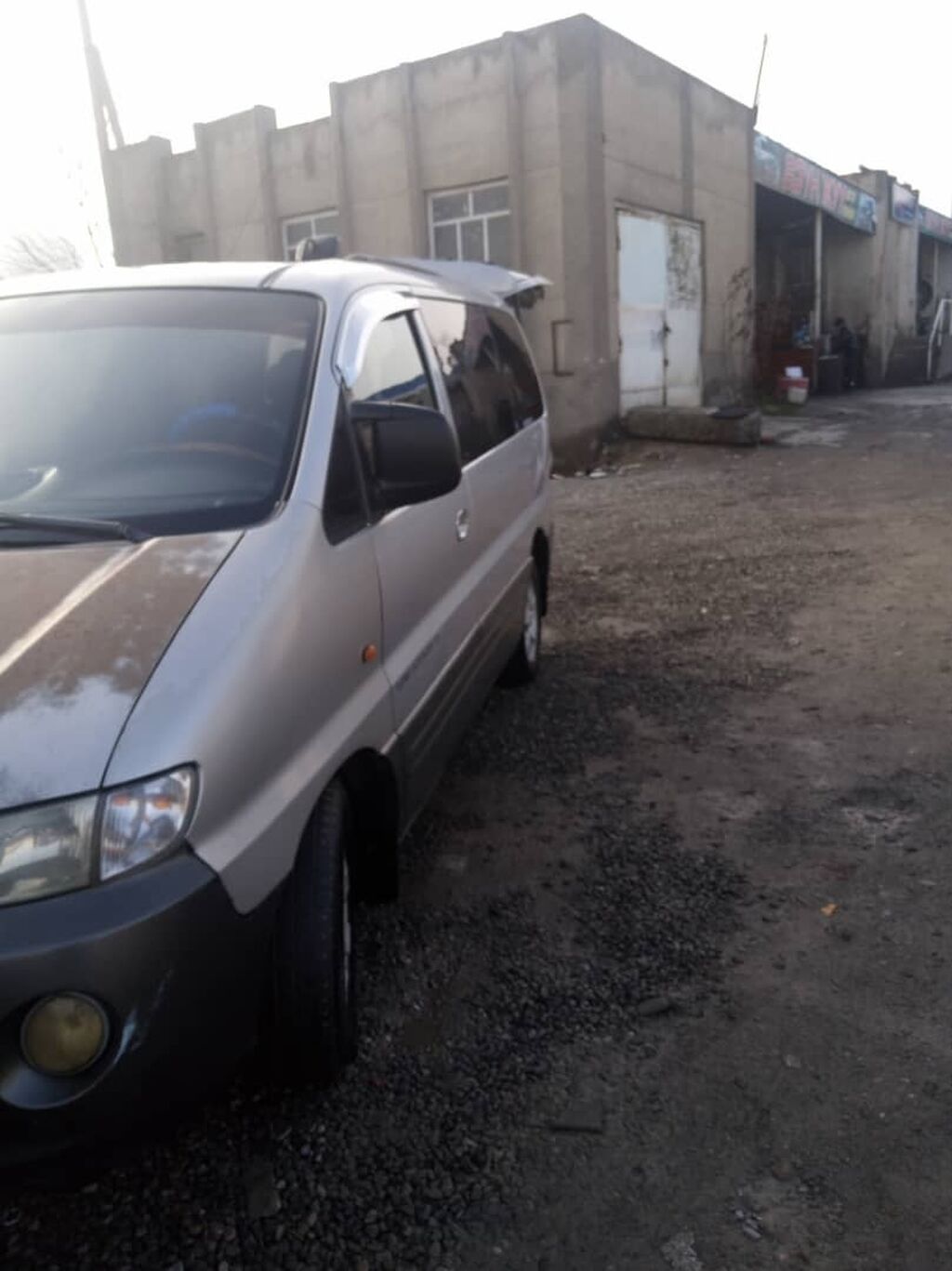Hyundai Starex