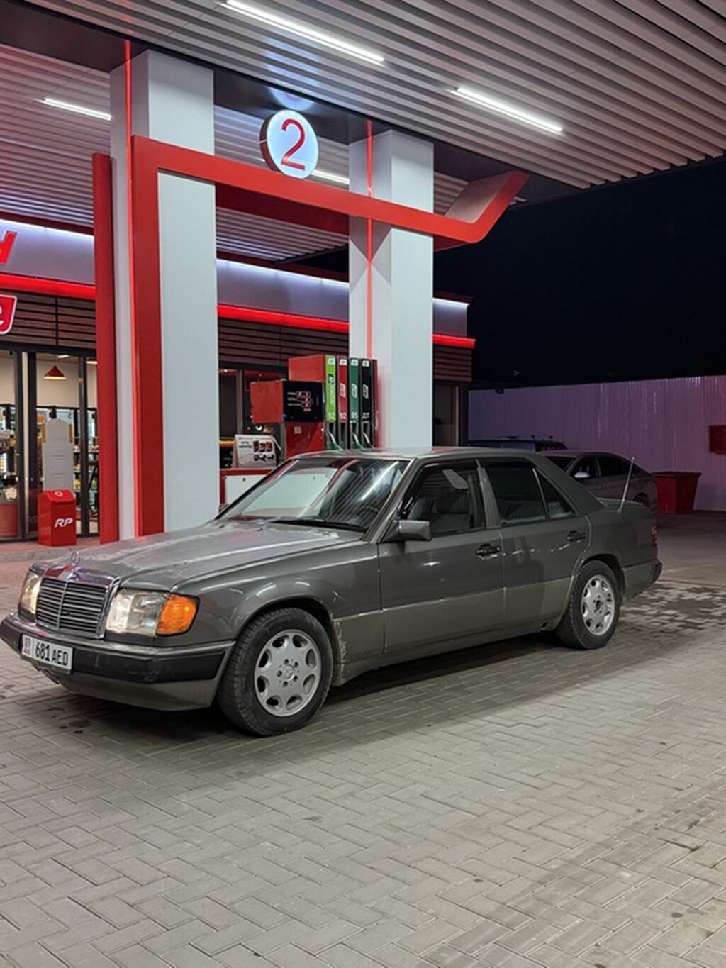 Mercedes-Benz W124