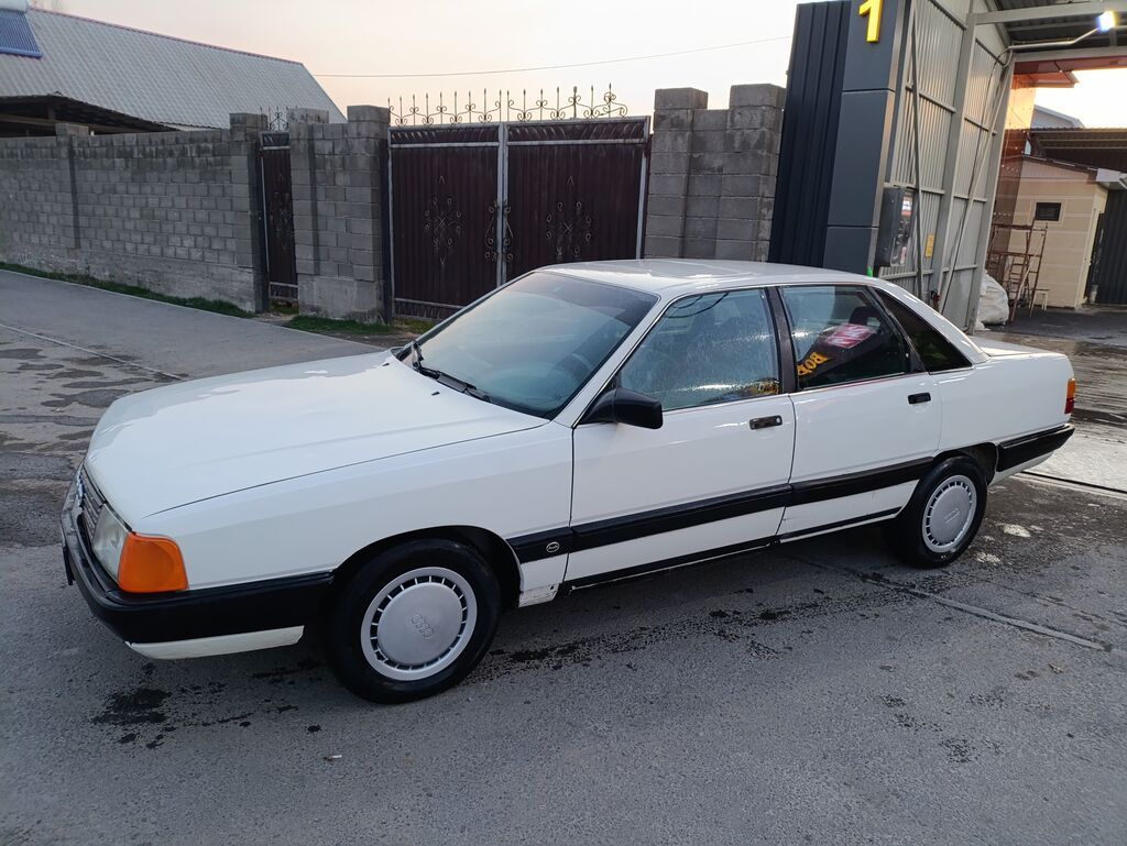 Audi 100